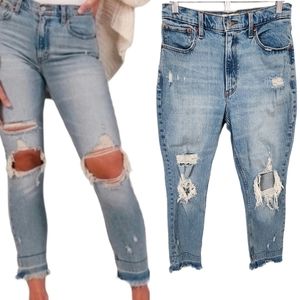 Abercrombie & Fitch 28 / 6 Regular High Rise Mom Jean Distressed Ripped Raw Hem